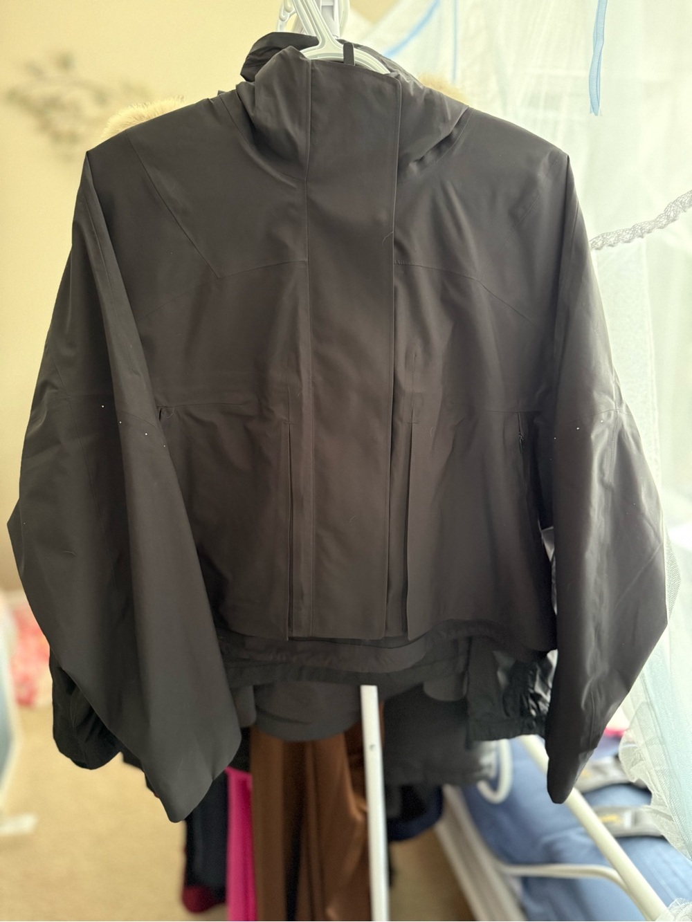 Lululemon black cropped rain chaser jacket nwot